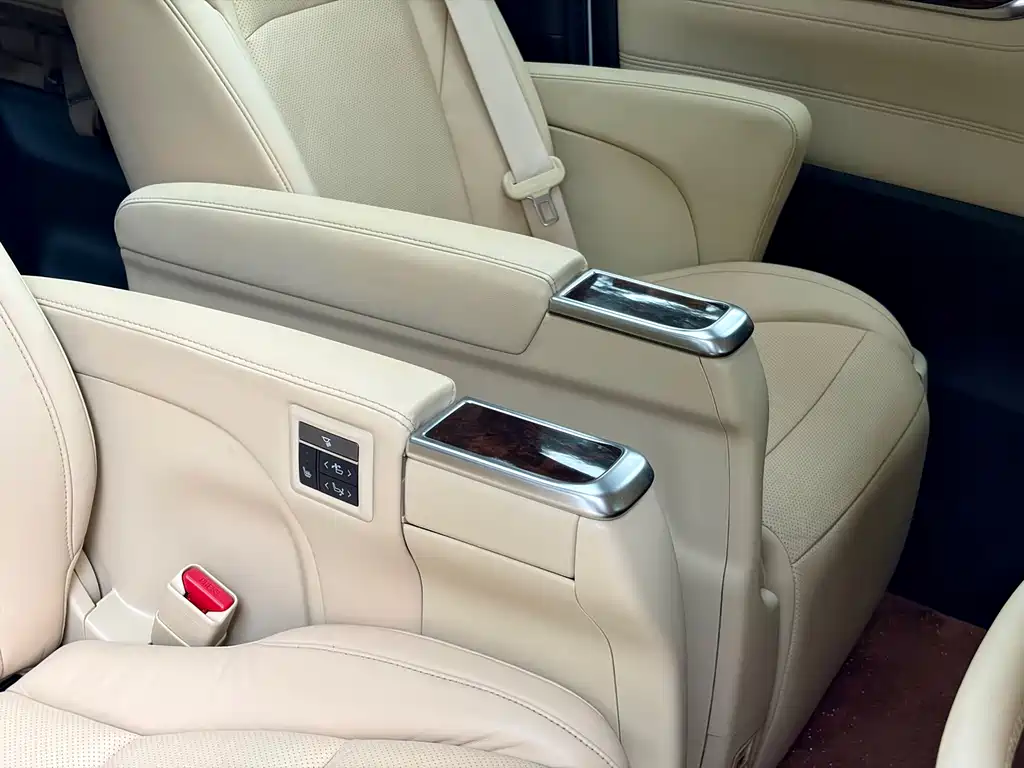 Toyota Alphard — фото 11