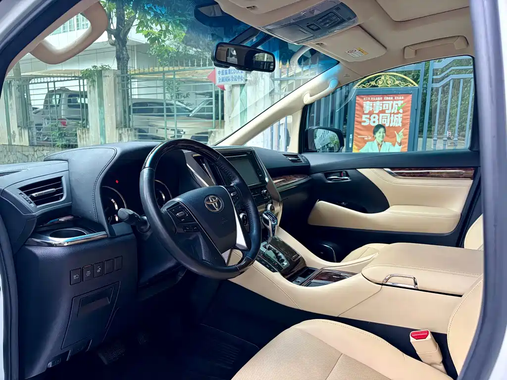 Toyota Alphard — фото 5