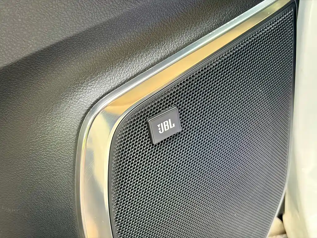 Toyota Alphard — фото 6