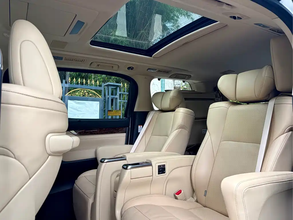 Toyota Alphard — фото 7