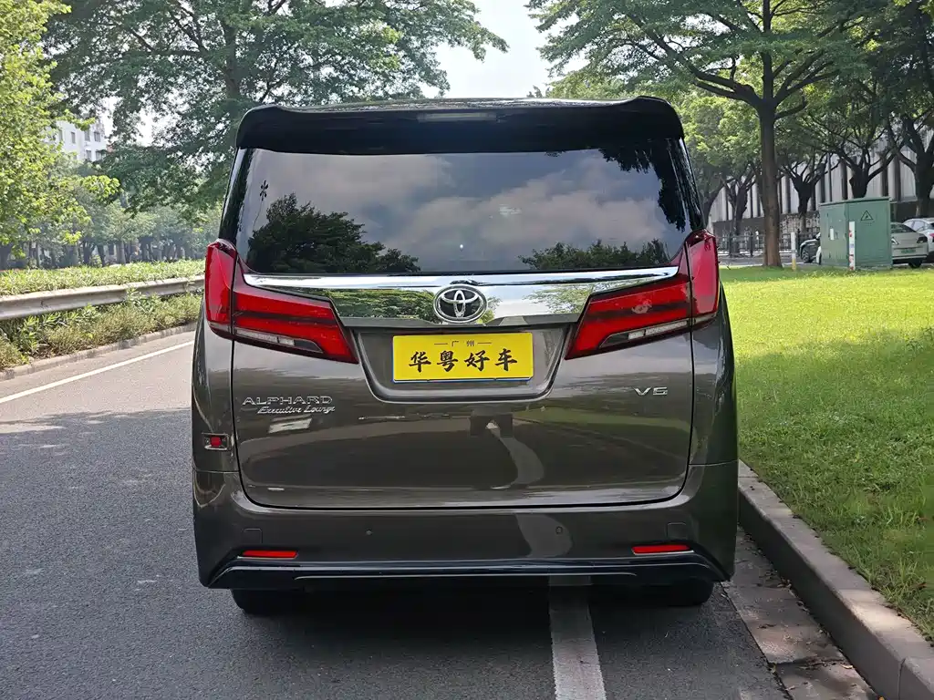 Toyota Alphard — фото 3
