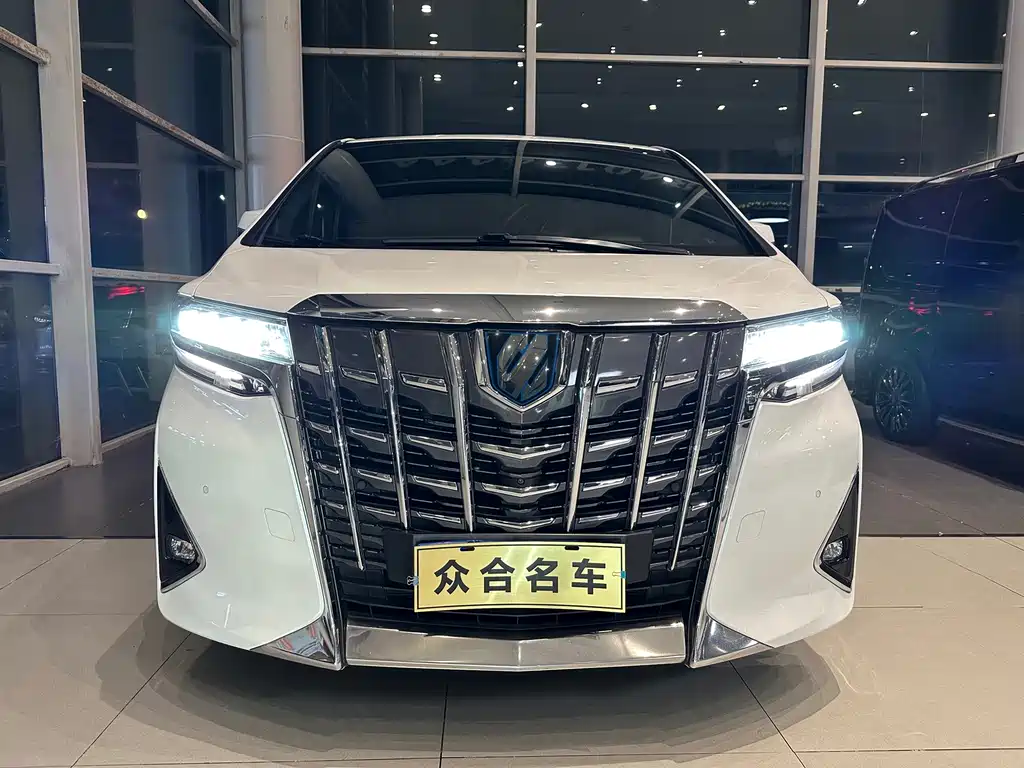 Toyota Alphard — фото 2