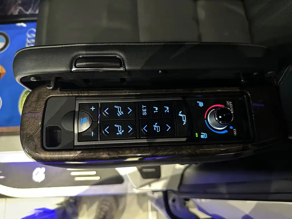 Toyota Alphard — фото 14