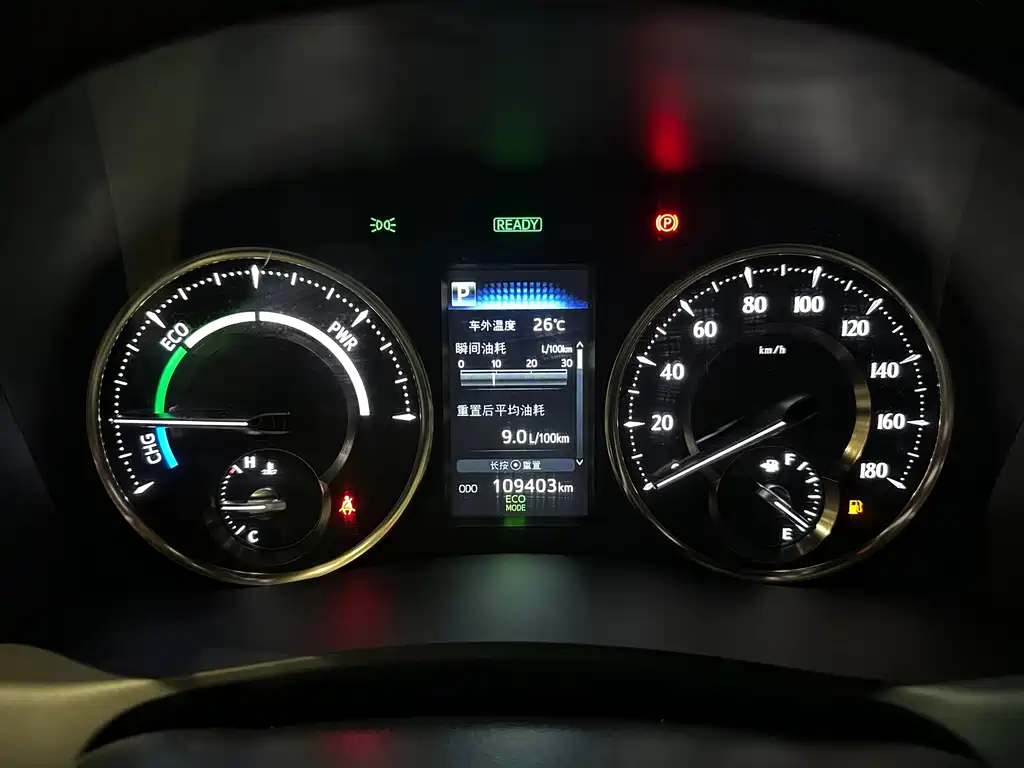 Toyota Alphard — фото 17
