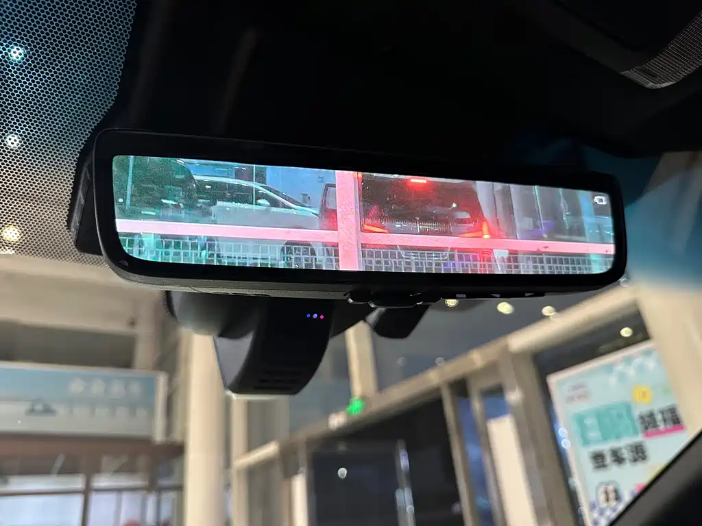 Toyota Alphard — фото 19