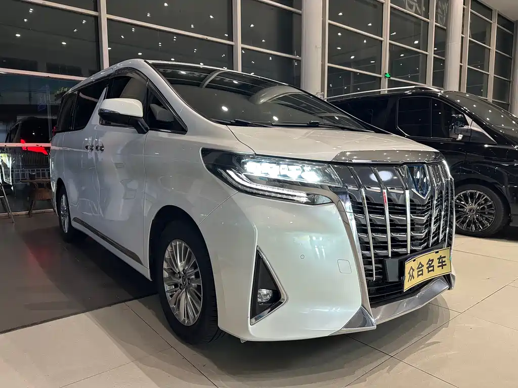 Toyota Alphard — фото 3