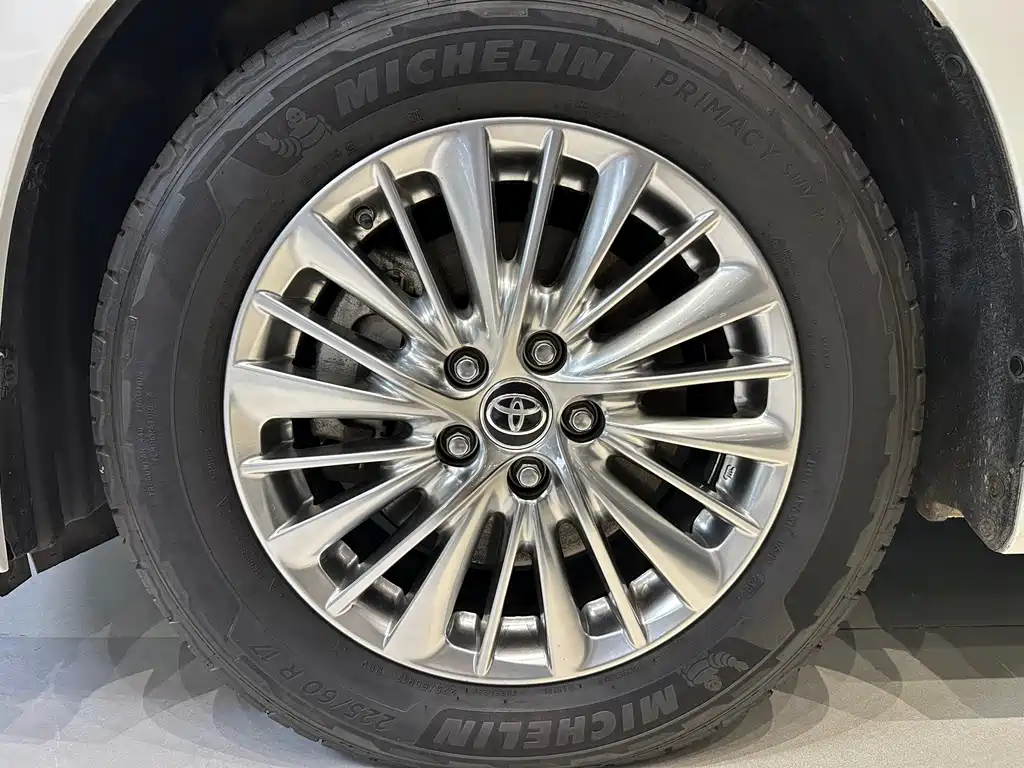 Toyota Alphard — фото 23