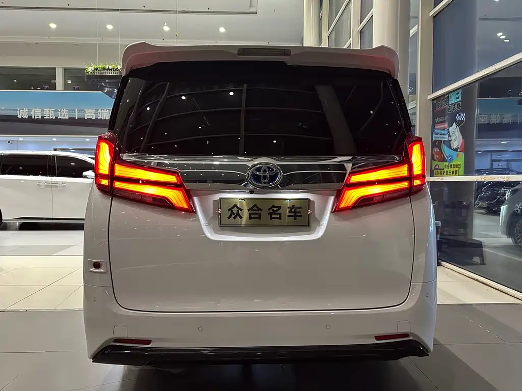Toyota Alphard — фото 5