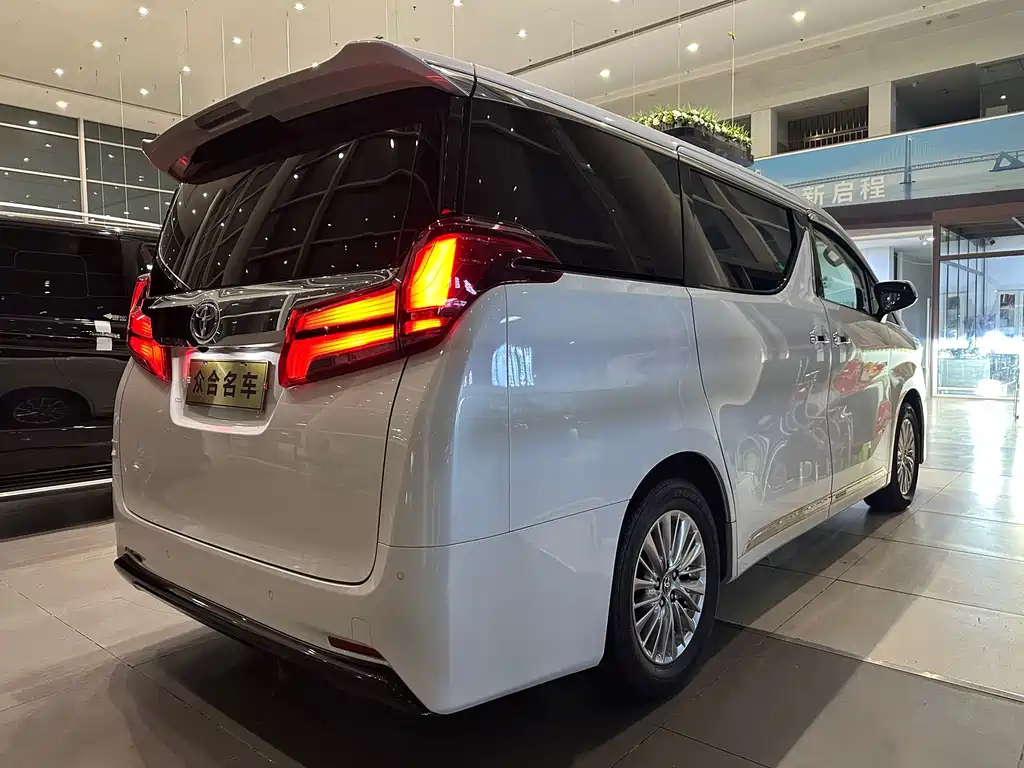 Toyota Alphard — фото 6