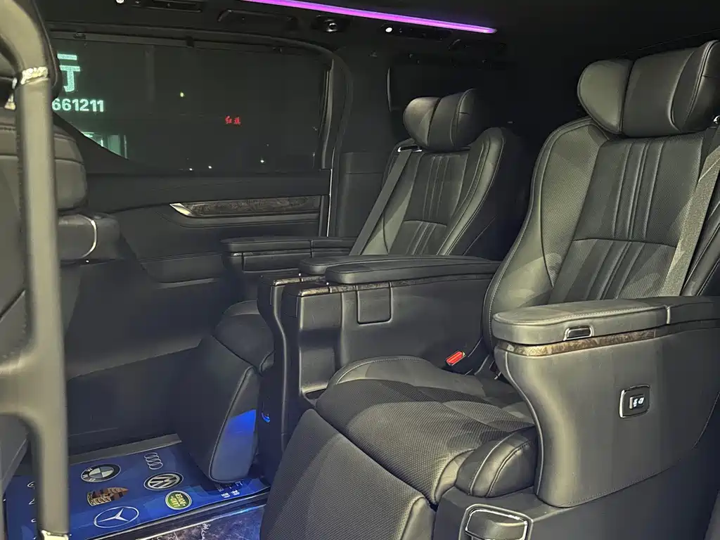 Toyota Alphard — фото 8