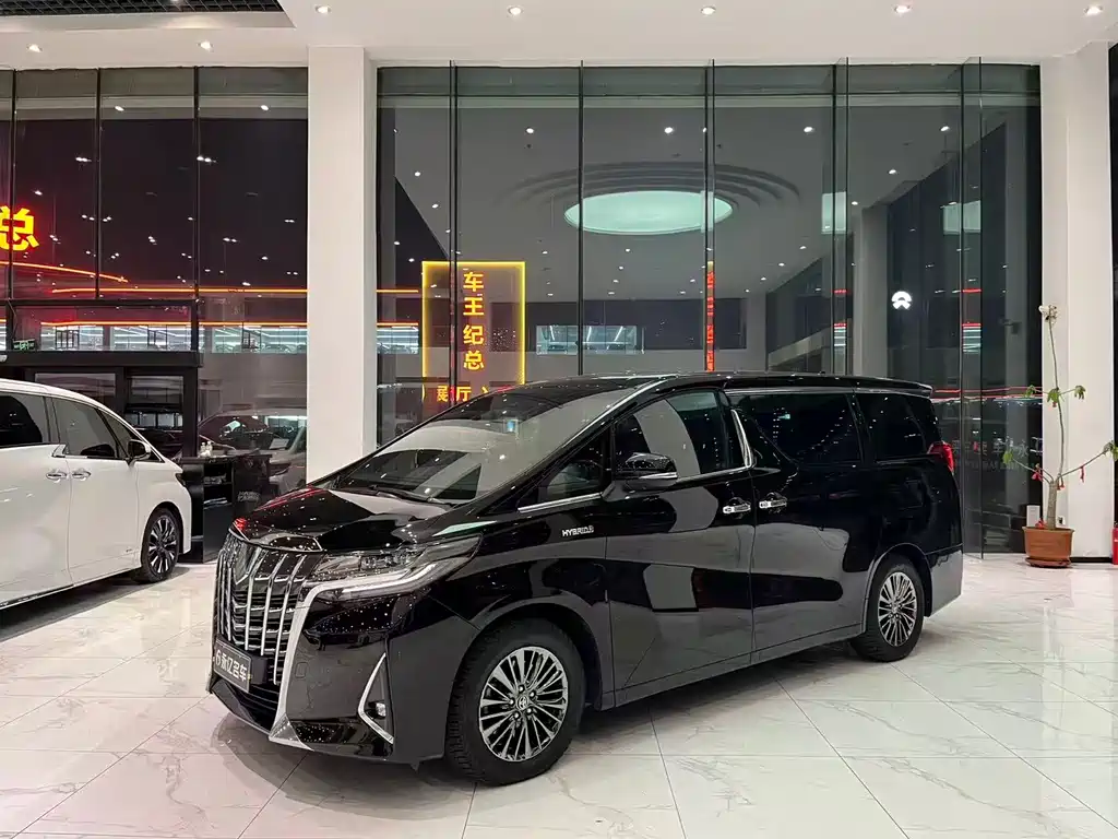 Toyota Alphard — фото 2