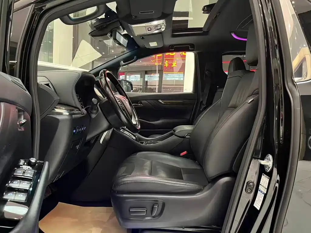 Toyota Alphard — фото 6