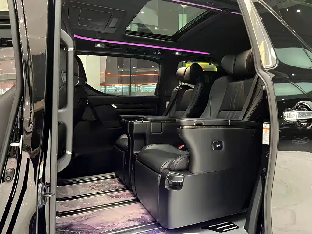 Toyota Alphard — фото 7