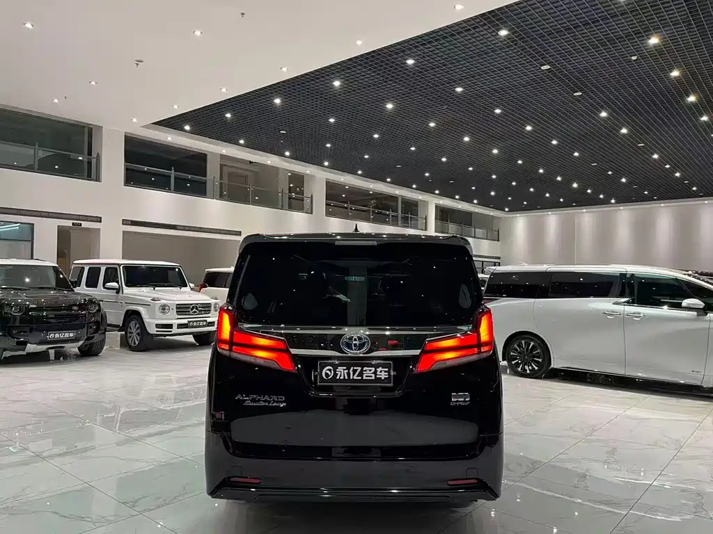Toyota Alphard — фото 8