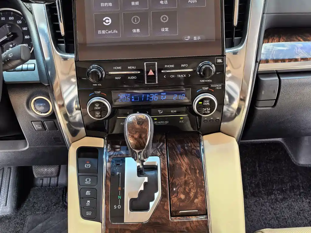 Toyota Alphard — фото 8