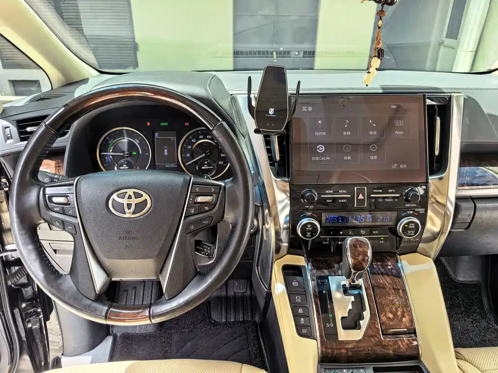 Toyota Alphard — фото 9