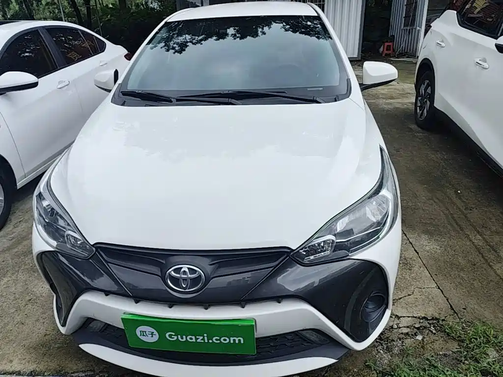 Toyota Yaris L — фото 3
