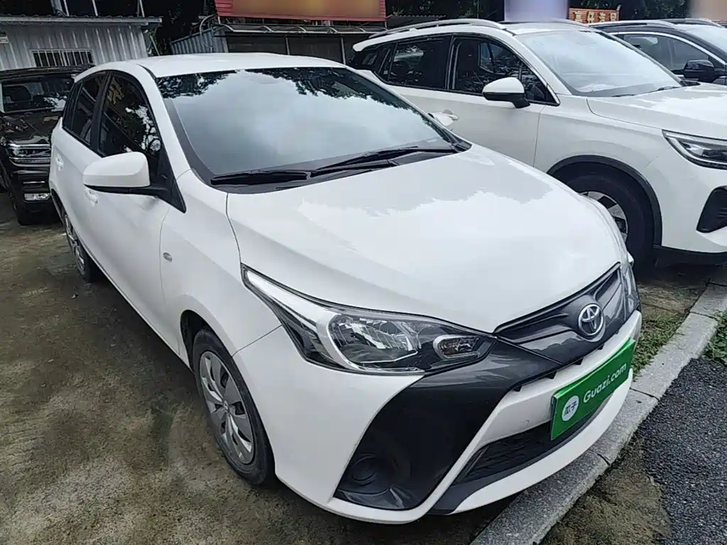 Toyota Yaris L — фото 4
