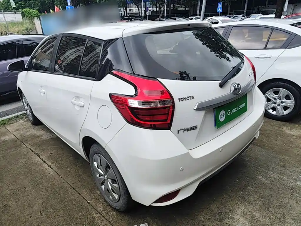 Toyota Yaris L — фото 5