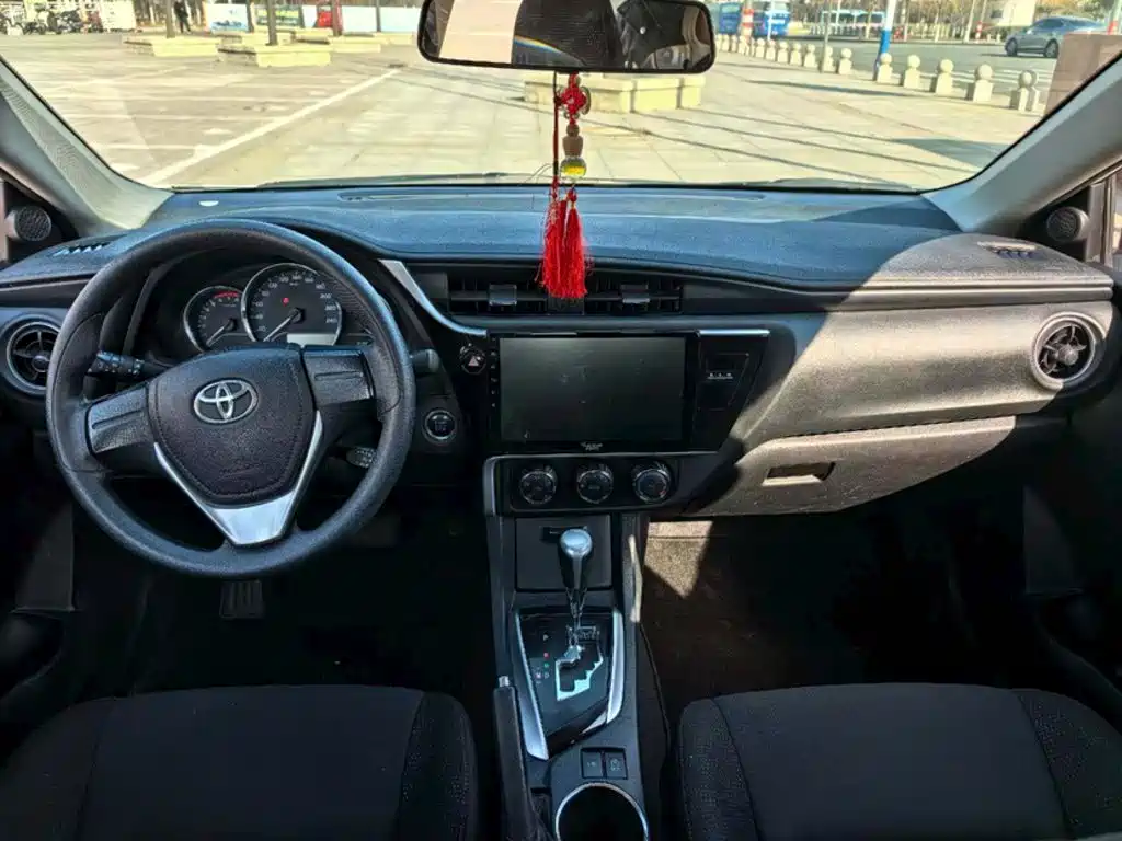 Toyota Corolla — фото 11