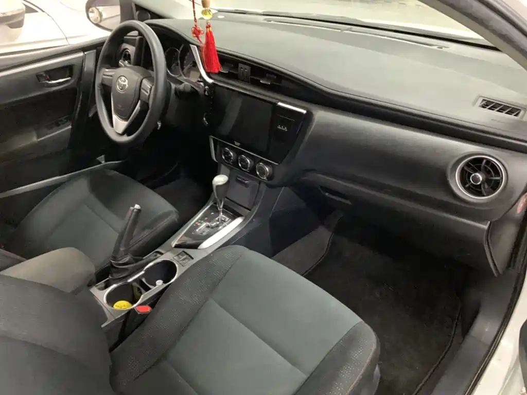 Toyota Corolla — фото 17