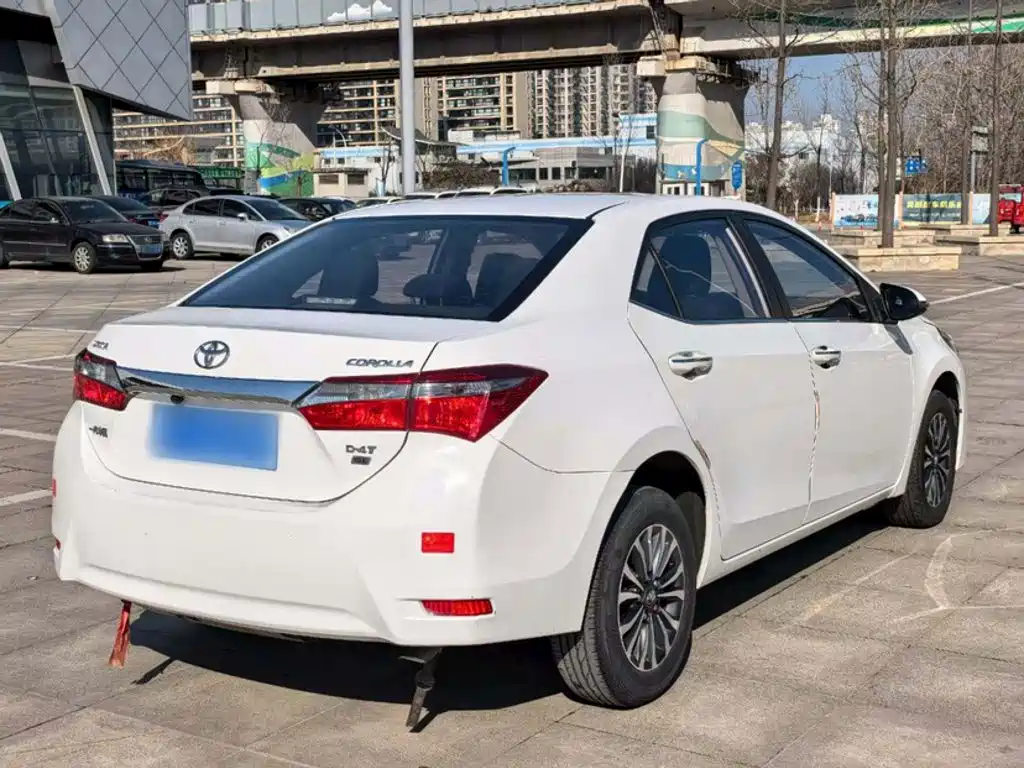 Toyota Corolla — фото 24