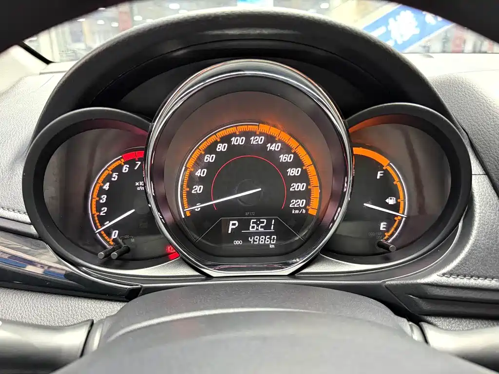 Toyota Yaris L — фото 14
