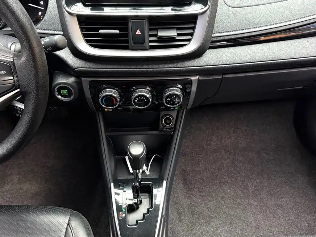 Toyota Yaris L — фото 16