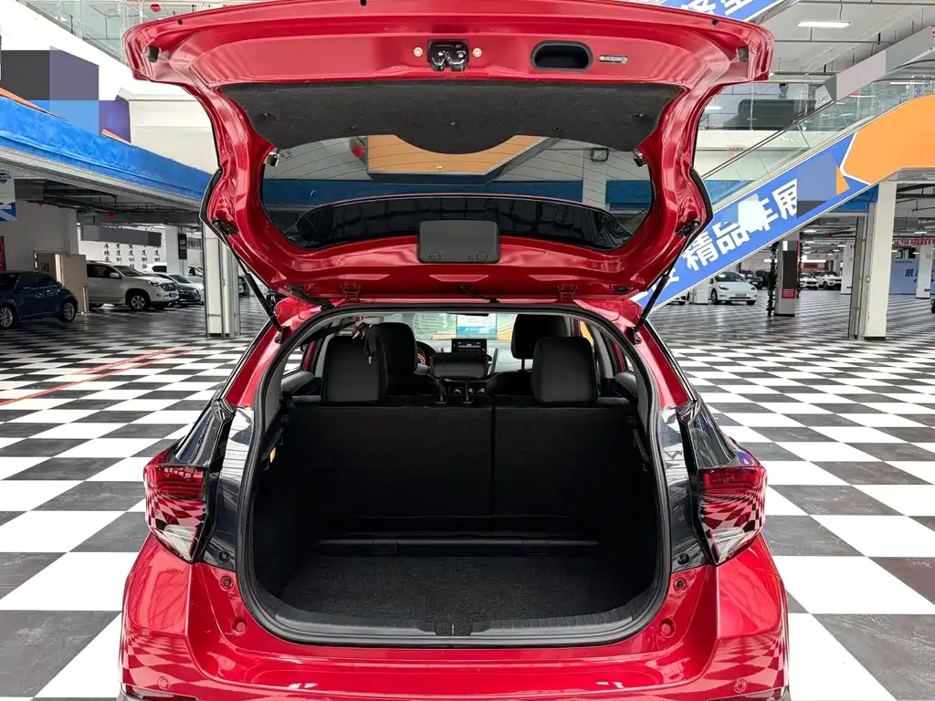 Toyota Yaris L — фото 17