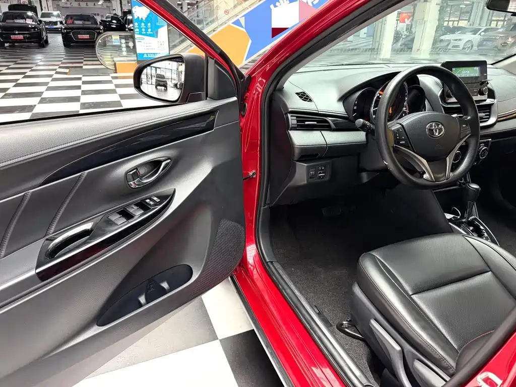 Toyota Yaris L — фото 4