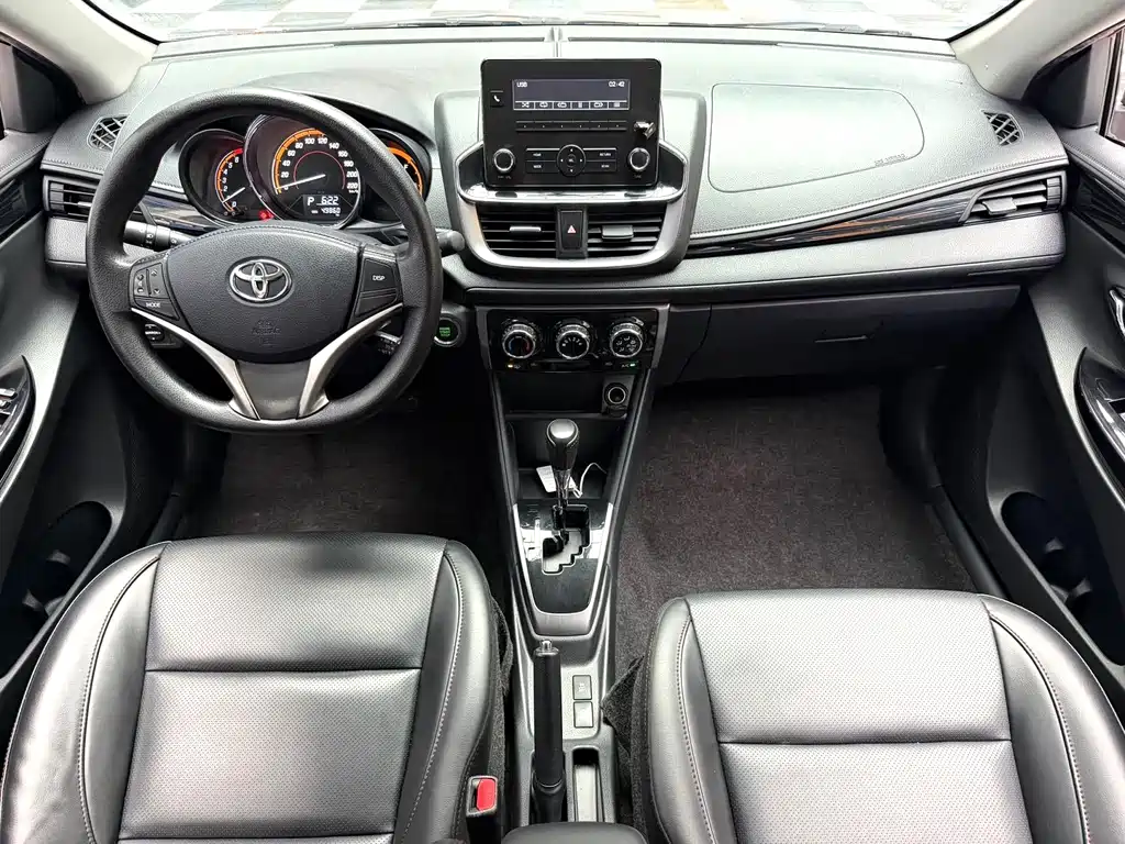 Toyota Yaris L — фото 5