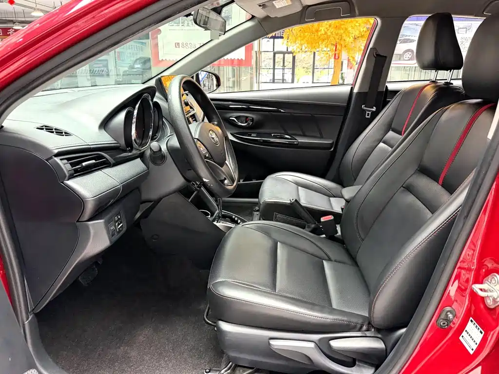 Toyota Yaris L — фото 6