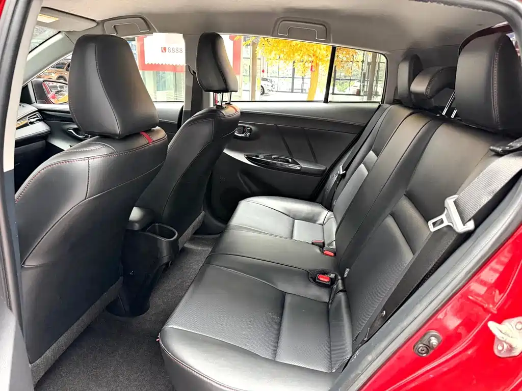 Toyota Yaris L — фото 7