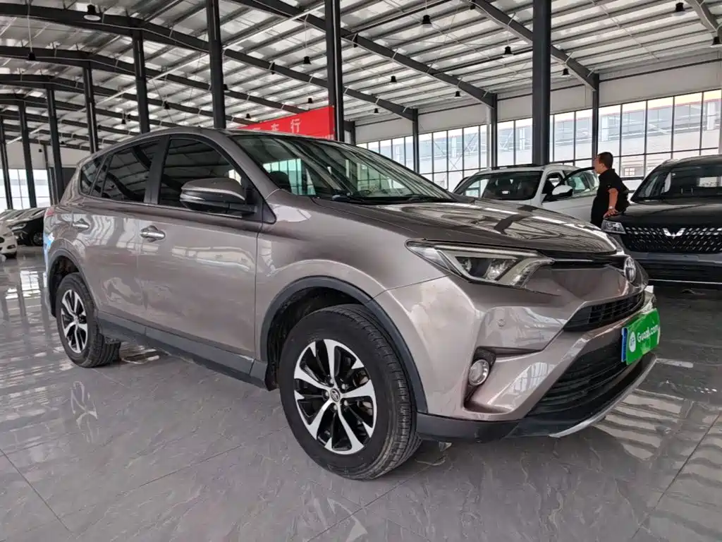 Toyota RAV4 — фото 4