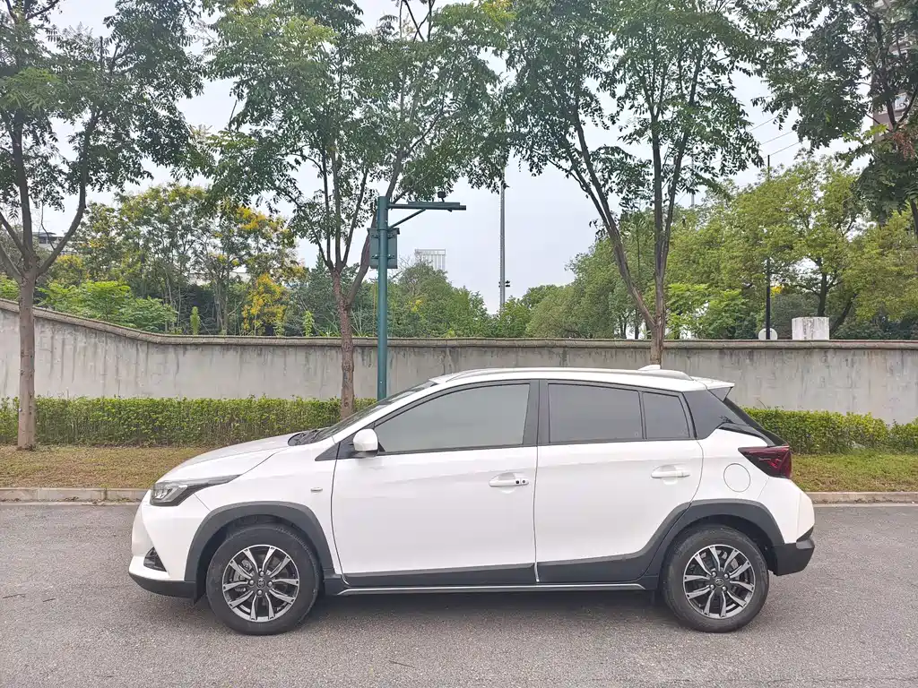 Toyota Yaris L — фото 3