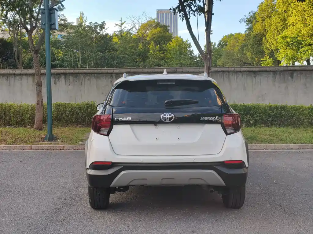 Toyota Yaris L — фото 6