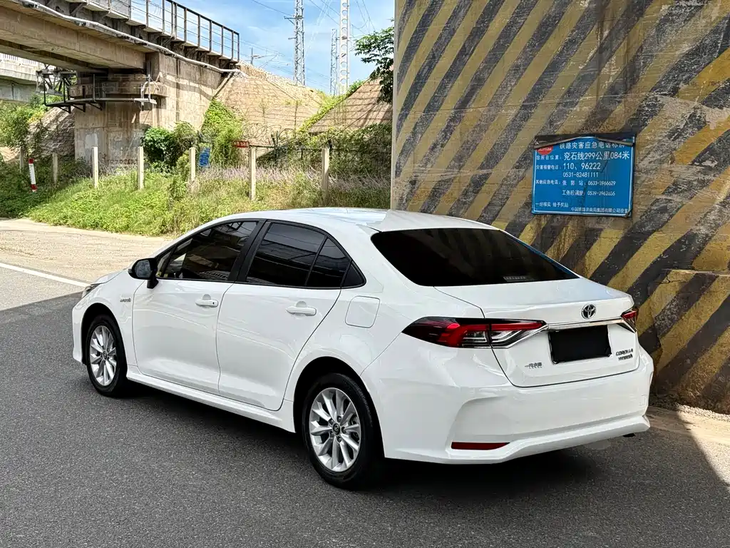 Toyota Corolla — фото 3