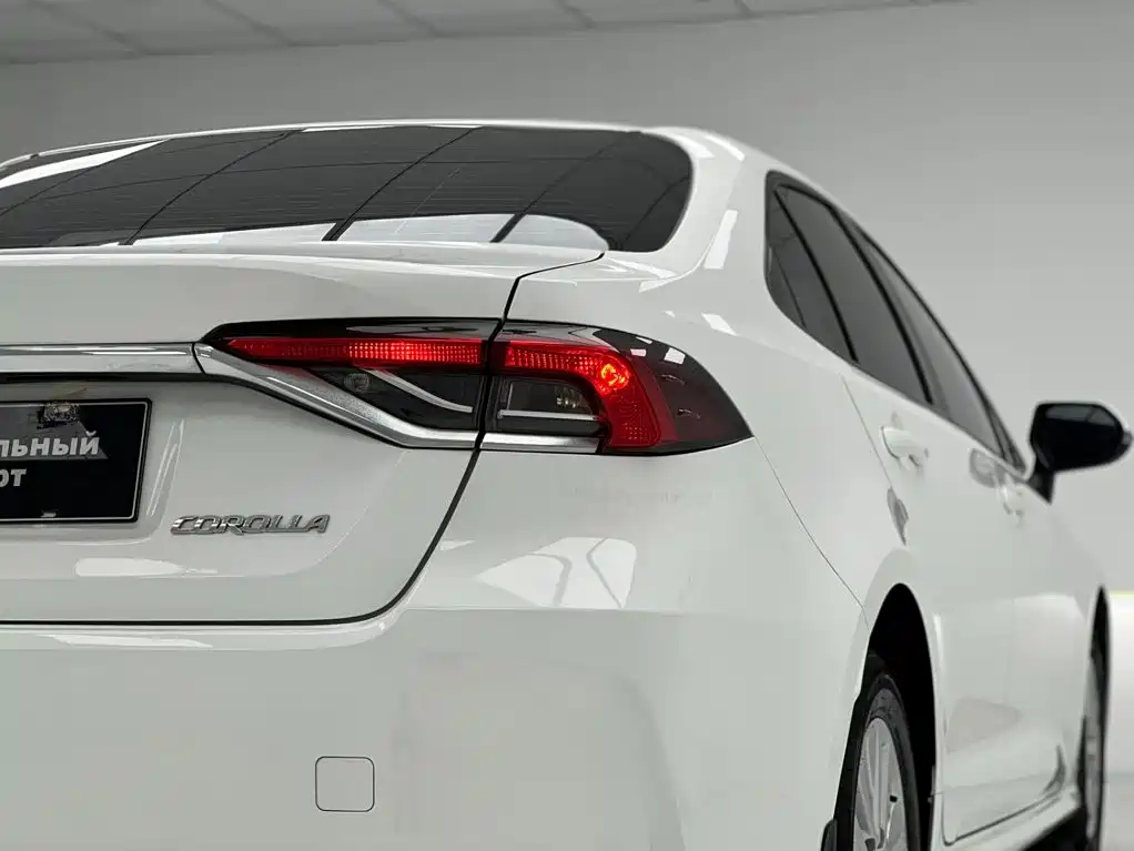 Toyota Corolla — фото 14