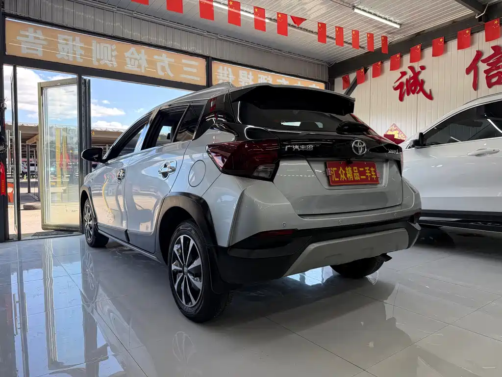 Toyota Yaris L — фото 4