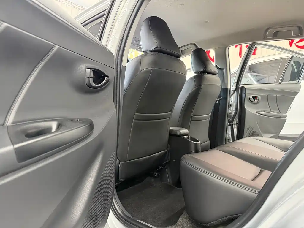 Toyota Yaris L — фото 9