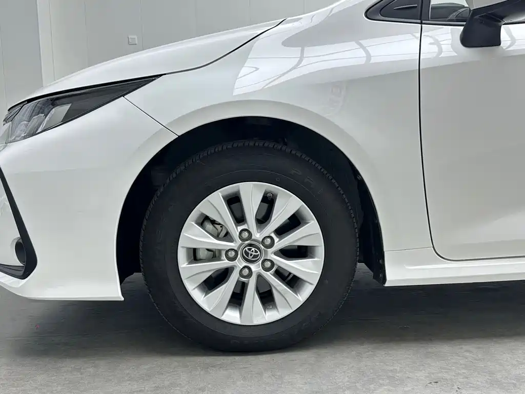 Toyota Corolla — фото 14