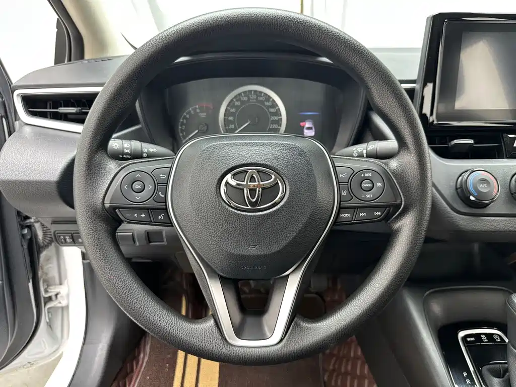 Toyota Corolla — фото 7