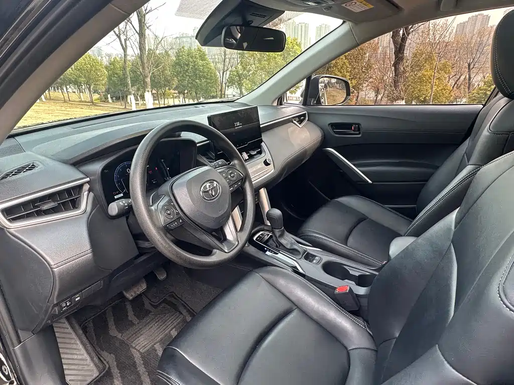Toyota Corolla Cross — фото 4