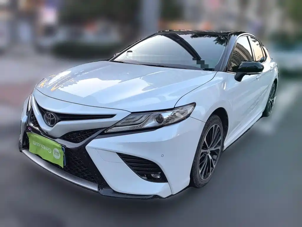 Toyota Camry — фото 2