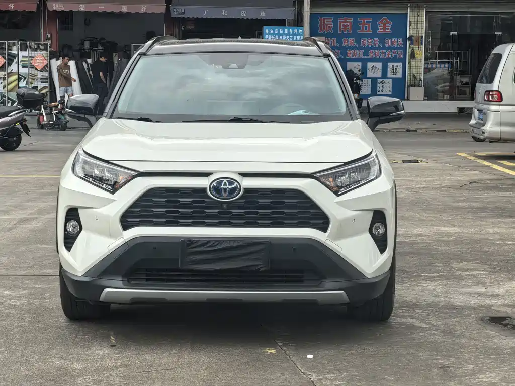 Toyota RAV4 — фото 2