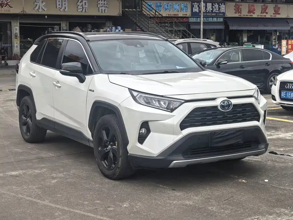 Toyota RAV4 — фото 3
