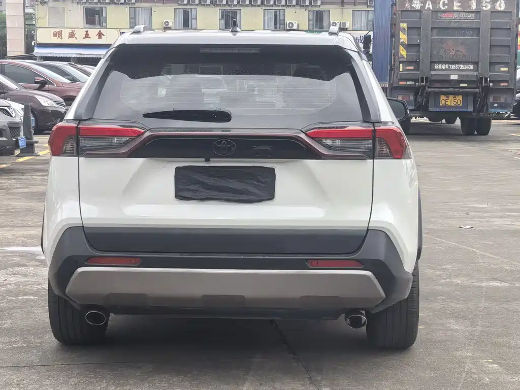 Toyota RAV4 — фото 5