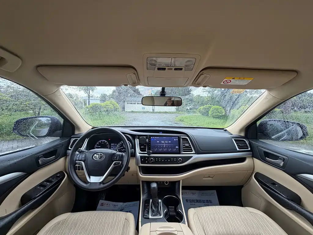 Toyota Highlander — фото 10
