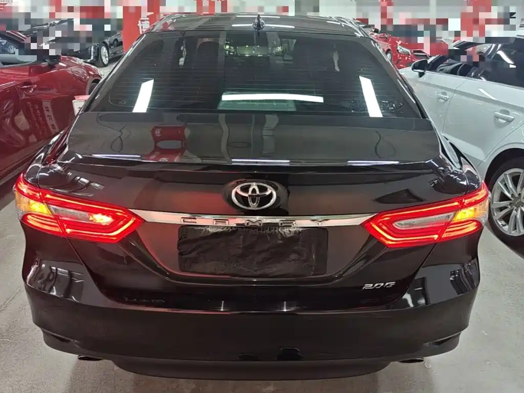 Toyota Camry — фото 6
