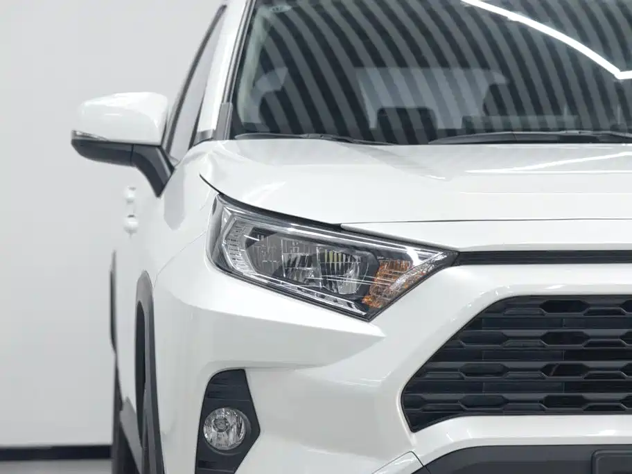 Toyota RAV4 — фото 4
